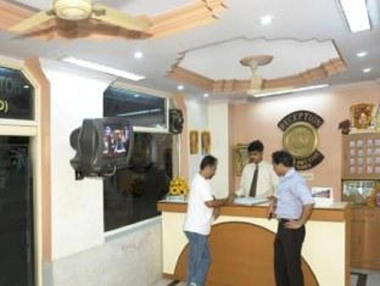 โรงแรมศรีราม ดีลักซ์ นิวเดลี ภายนอก รูปภาพ
